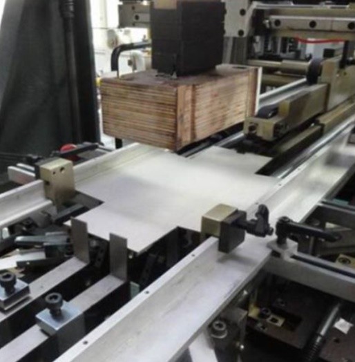 Smart Automatic Rigid Box Making Machine With Servo Optical Fiber Positioning System