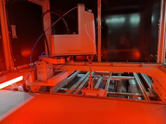 PLC مع واجهة الشاشة اللمسية آلة تحديد المواقع التلقائية سرعة الإنتاج التلقائية 35-45pcsmin